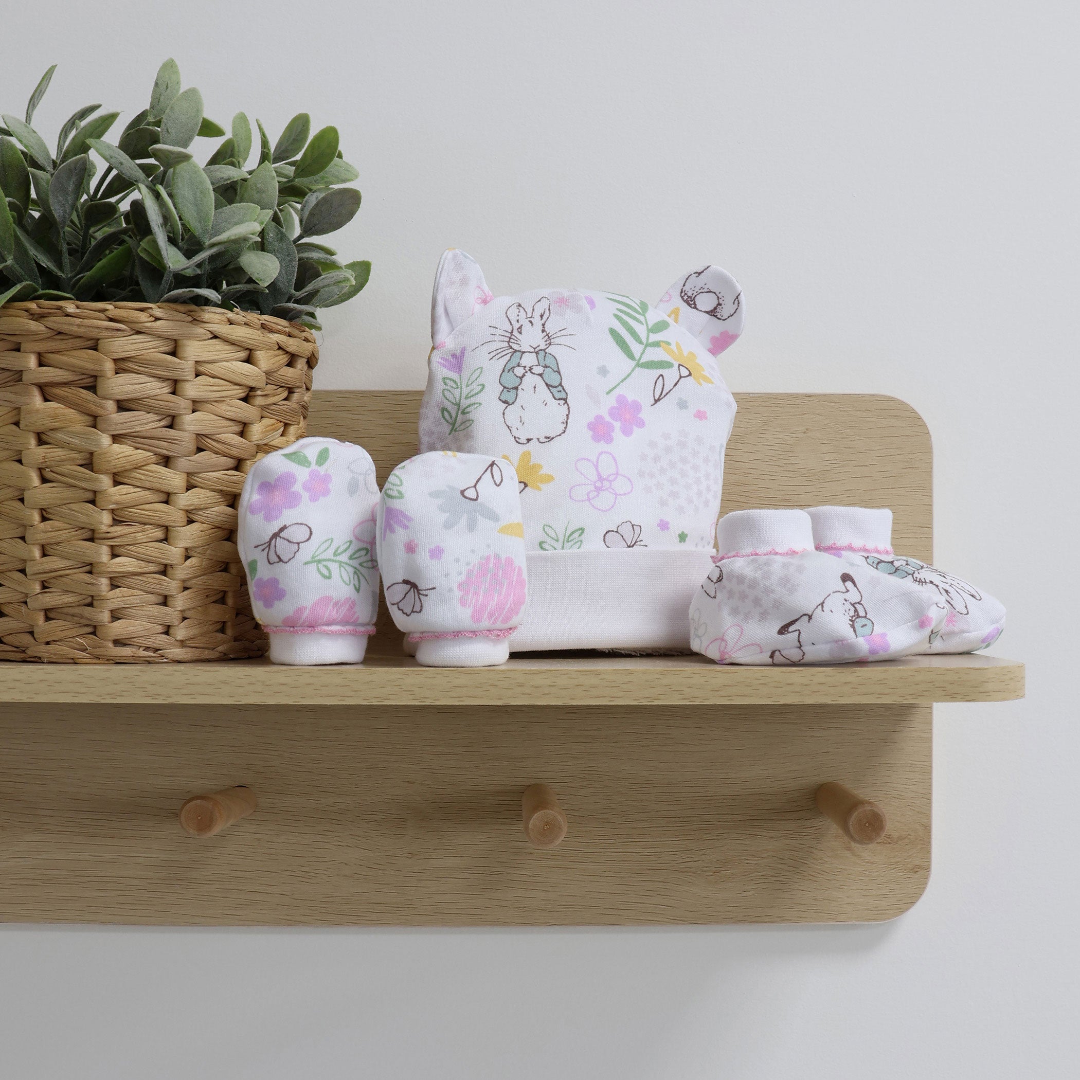 Baby Gifts Layette Newborn Sets, bibs, booties, mittens new born ...