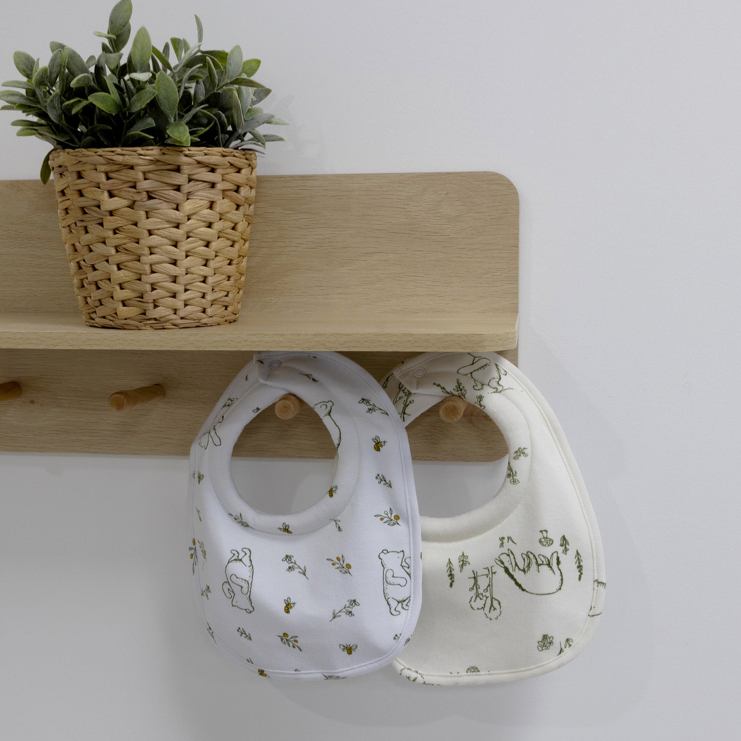 Disney Classic Pooh 2pk Dribble Bibs